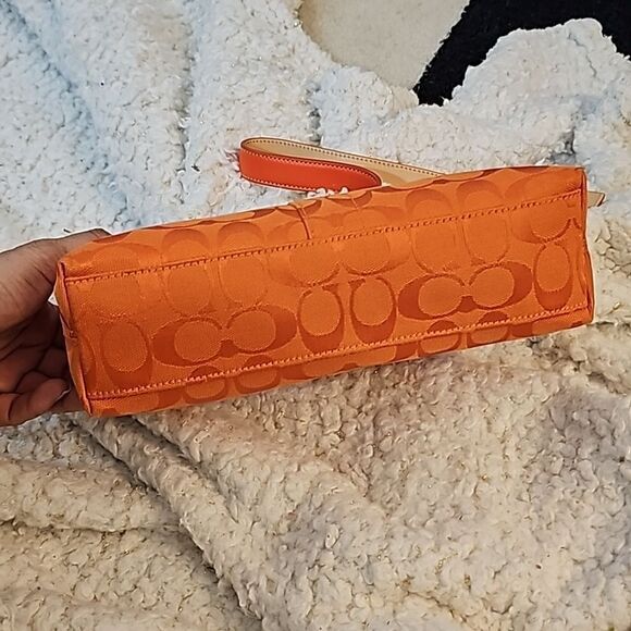 2000s RARE Coach Baguette Hampton Soft Demi Bag-Orange, Signature, NWT - Picture 8 of 11